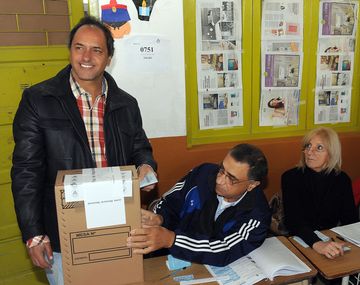 Consejo de Del Sel: Scioli no tendría que ir con el kirchnerismo