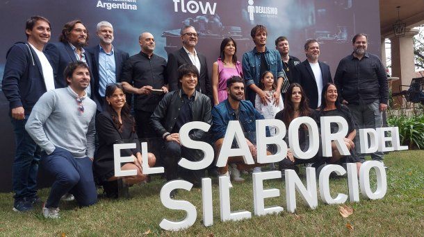 El equipo completo de El Sabor del Silencio presentando la serie. Foto: (Noe Ríos) El equipo completo de El Sabor del Silencio presentando la serie. Foto: (Noe Ríos)