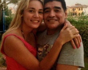 Maradona fue al hospital acompañado de Rocío Oliva