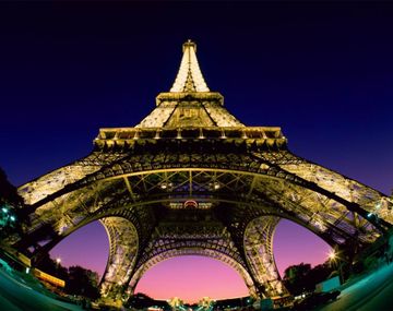 Insólito: podrían multar a los turistas que compartan fotos de la Torre Eiffel