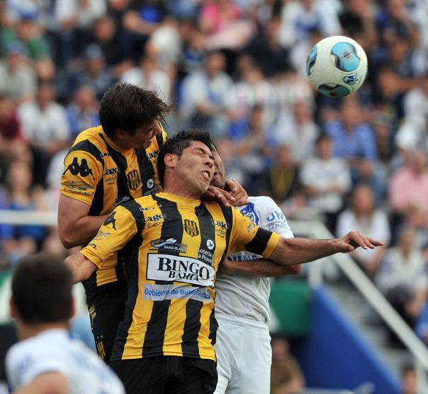 Olimpo dio vuelta el marcador y sorprendió a Vélez en Liniers