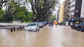 se rompio un cano maestro de agua en belgrano y se inundo todo se rompio un cano maestro de agua en belgrano y se inundo todo