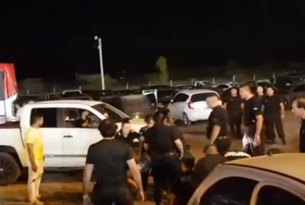 Escándalo en un corso: una diputada nacional terminó en el piso y fue detenida tras pelearse con un campeón olímpico