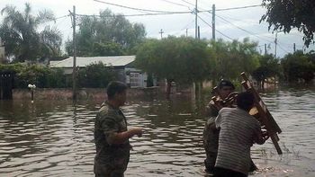 inundaciones: hay 25 mil evacuados pero comienza a descender el rio inundaciones: hay 25 mil evacuados pero comienza a descender el rio