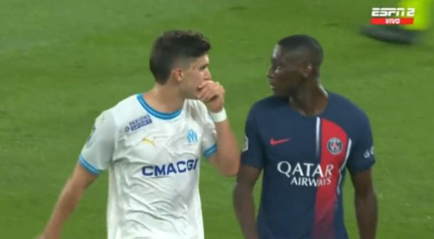 Leonardo Balerdi lesionó a Kylian Mbappé y tuvo un fuerte cruce con Kolo Muani