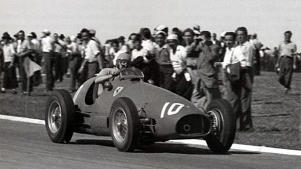 Alberto Ascari (Ferrari) ganó en 1953 el primer Gran Premio de la Argentina. Alberto Ascari (Ferrari) ganó en 1953 el primer Gran Premio de la Argentina.