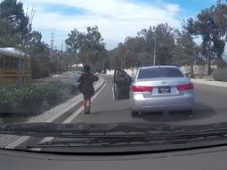 insolito: abandono su vehiculo en marcha y provoco un accidente insolito: abandono su vehiculo en marcha y provoco un accidente