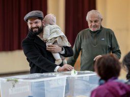 elecciones en chile: gabriel boric voto y llamo a la unidad nacional elecciones en chile: gabriel boric voto y llamo a la unidad nacional