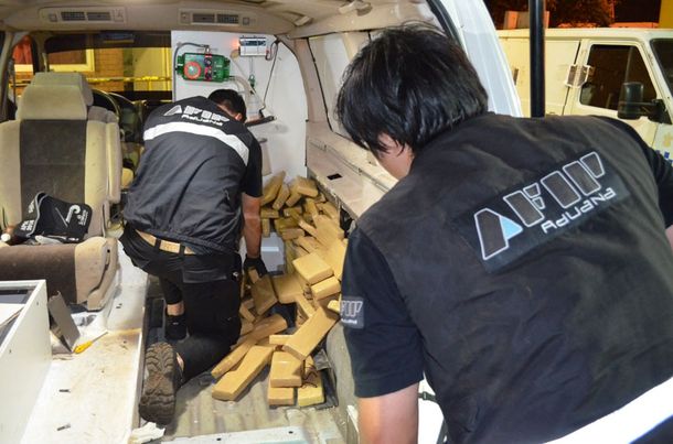 La AFiP detectó 260 kilos de marihuana ocultos en una ambulancia