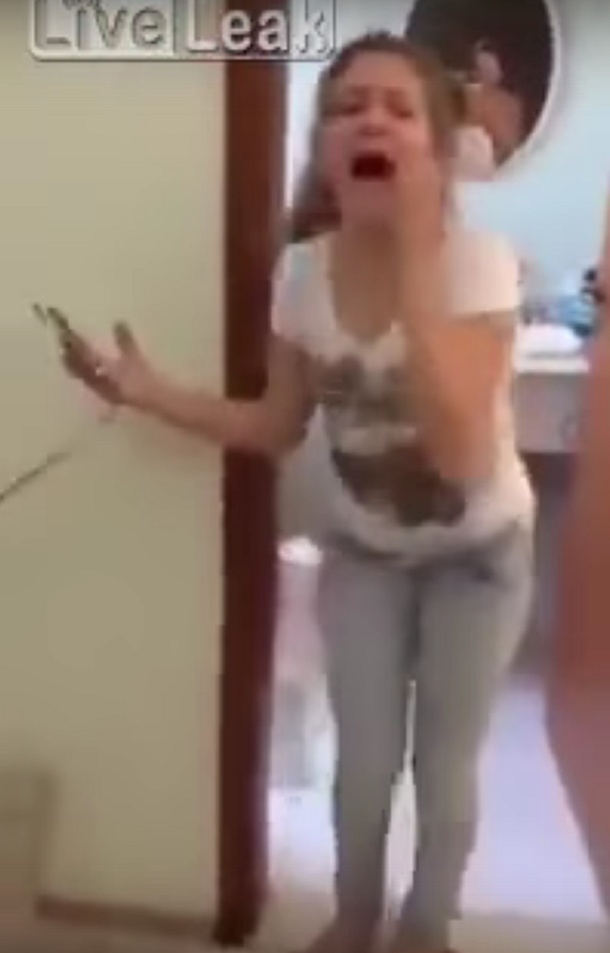 Un tanto radical: ¿cómo hacer que tu hija deje el celular?