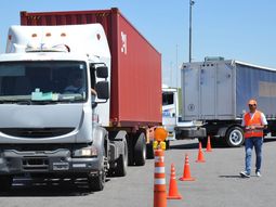 Multan a dos camioneros que manejaban alcoholizados por una ruta bonaerense