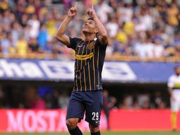 El colombiano se fue expulsado y siguió con gestos de cara a La 12 El colombiano se fue expulsado y siguió con gestos de cara a La 12