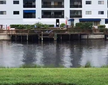 Se metió con su hija autista al río