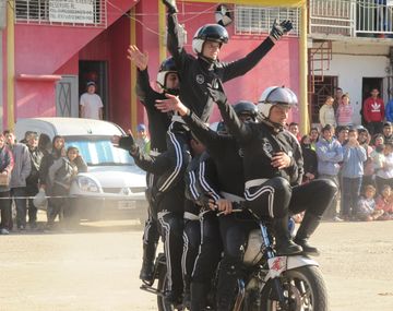 La Federal realizó una exhibición de motos