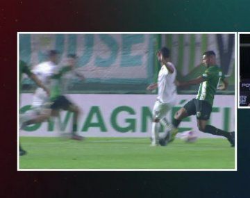 El pisotón en Banfield-Colón que ni Penel ni el VAR cobraron penal: ¿qué pasó?