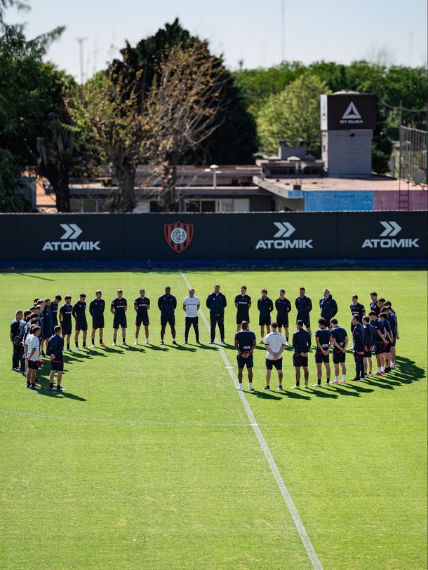 El plantel de San Lorenzo se acercó a La Bombonera para despedir a Miguel Ángel Russo