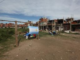 lugano: los ocupantes ilegales ya arman casillas de madera y chapa en el predio tomado lugano: los ocupantes ilegales ya arman casillas de madera y chapa en el predio tomado