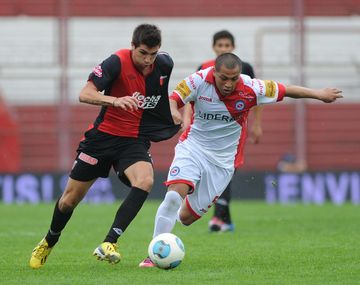 Colón y Argentinos juegan en Santa Fe una final por el descenso