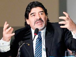 la furia de maradona por el llamado de un periodista la furia de maradona por el llamado de un periodista