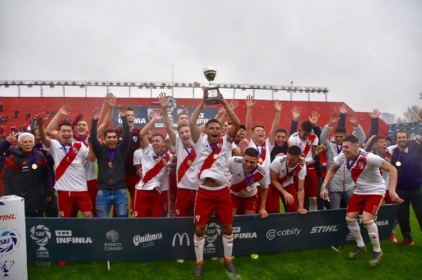 Rivales, no enemigos: el tercer tiempo entre los chicos de River y Boca