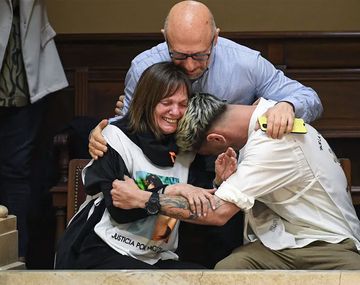 Con llanto: así fue la reacción de la madre de Nicolás Deanna en el Senado.