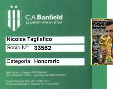 Nicolás Tagliafico fue declarado socio honorario de Banfield