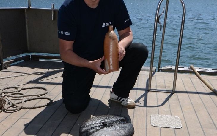 En un naufragio de hace 200 años, encuentran una botella de vodka todavía tomable