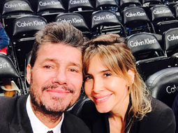 El conductor y su mujer en la Kiss Cam El conductor y su mujer en la Kiss Cam