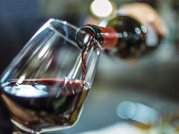 Un mozo sirvió por error un vino de 5 mil euros y el restaurante se lo tomó con humor