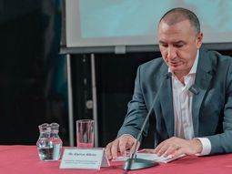 Carlos Albisu decidió dar un paso al costado de la presidencia de la CTM de Salto Grande tras enfrentar una polémica por contrataciones directas. Carlos Albisu decidió dar un paso al costado de la presidencia de la CTM de Salto Grande tras enfrentar una polémica por contrataciones directas.