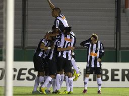 paliza: atletico mineiro se floreo ante arsenal en sarandi paliza: atletico mineiro se floreo ante arsenal en sarandi