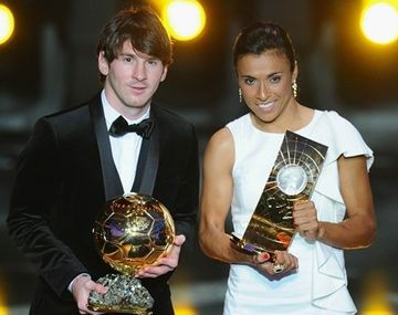 Messi y Marta, ganadores del Balón de Oro en 2011.