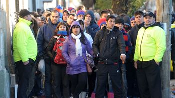 hinchas de san lorenzo acampan para entrar a la final de la libertadores hinchas de san lorenzo acampan para entrar a la final de la libertadores