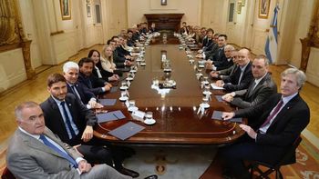 Javier Milei con gobernadores. Javier Milei con gobernadores.