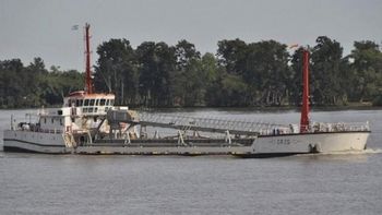 cayo al rio parana tras el choque de dos barcos y es intensamente buscado cayo al rio parana tras el choque de dos barcos y es intensamente buscado