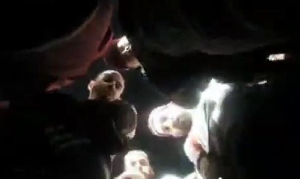 El video viral registrado por un celular que cayó de una tribuna a otra del Monumental