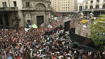 El show de Ciro en pleno Microcentro. El show de Ciro en pleno Microcentro.