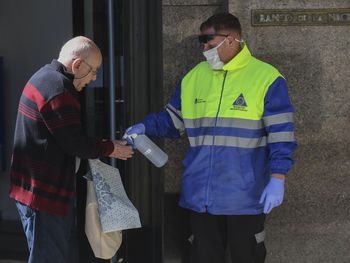 En qué situaciones los mayores de 70 años deberán tener un permiso para circular en la Ciudad desde mañana