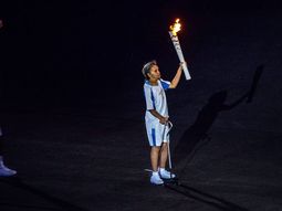 VIDEO: Atleta paralímpica cayó con la antorcha pero logró seguir su recorrido