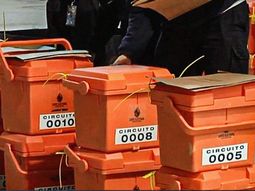 Para ir a las urnas, los tres candidatos parecen picar en punta para hacerse con la candidatura en sus respectivos partidos. Para ir a las urnas, los tres candidatos parecen picar en punta para hacerse con la candidatura en sus respectivos partidos.