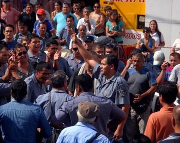 El gobernador de Misiones aclara que no dio marcha atrás con el aumento a los policías