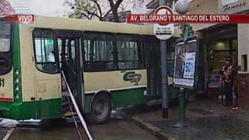 una discusion termina con un colectivo incrustado y 11 heridos una discusion termina con un colectivo incrustado y 11 heridos