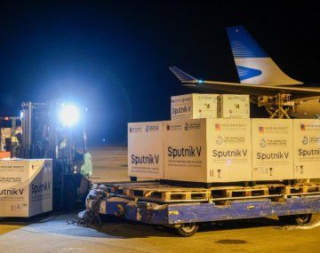 Llegó el vuelo de Aerolíneas con 500 mil dosis de Sputnik V