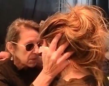 El emotivo gesto de la esposa de Indio Solari con una fan desconsolada: Yo le doy un beso de tu parte
