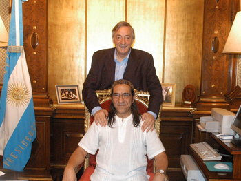Con una foto junto a Kirchner, Alberto recordó a Fontova en el día de su muerte