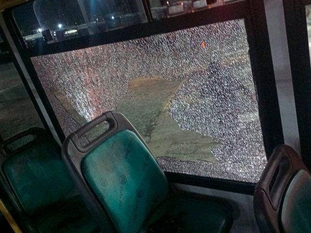 Tiraron piedras a colectivos de la empresa DOTA antes de que arranque el paro general de la CGT