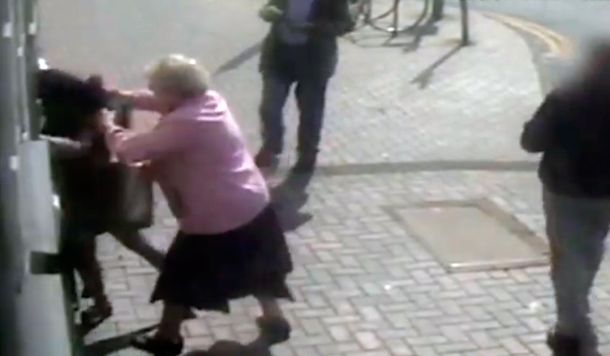 Una abuela de 81 años resistió a un asalto a los golpes
