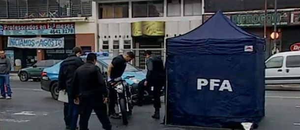 Liniers: un motociclista atropelló y mató a una joven