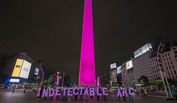 El Obelisco se prendió por el Día Nacional de la Prueba del VIH