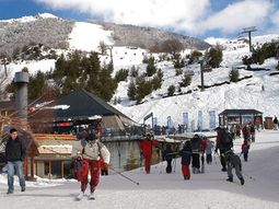 mas de 13 millones de turistas viajaron por el pais en este invierno mas de 13 millones de turistas viajaron por el pais en este invierno